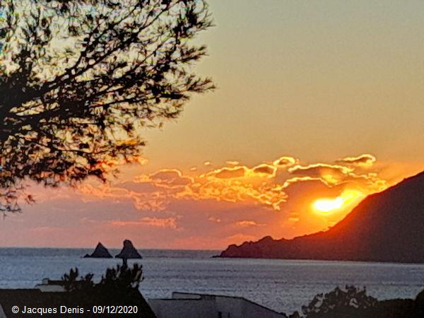 Coucher de soleil sur le Cap Sicié - Jacques Denis - le 09/12/2020