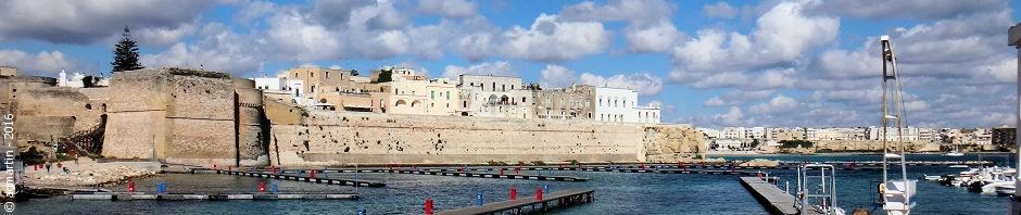 Pontons d'amarrage devant le château d'Otrante - 18 mai 2016