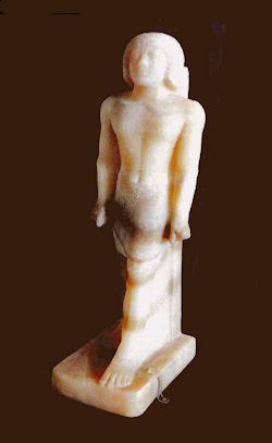 Statue en albâtre de Babaef de sa tombe G5230 sur le plateau de Gizeh. Conservée au Kunsthistorisches Museum. J.R. Lazaro 1990. CC BY 2.0
