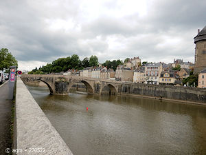 Pont Vieux sur la Mayenne à Laval